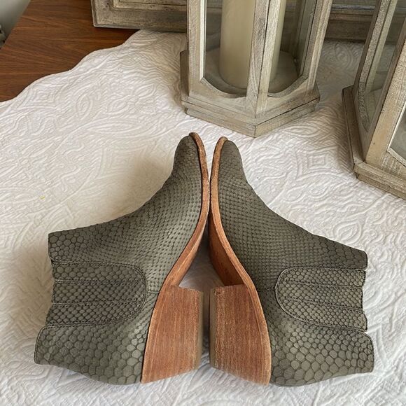 Joie Barlow Snakeskin Ankle Booties - 37 - Good Condition - Picture 9 of 16